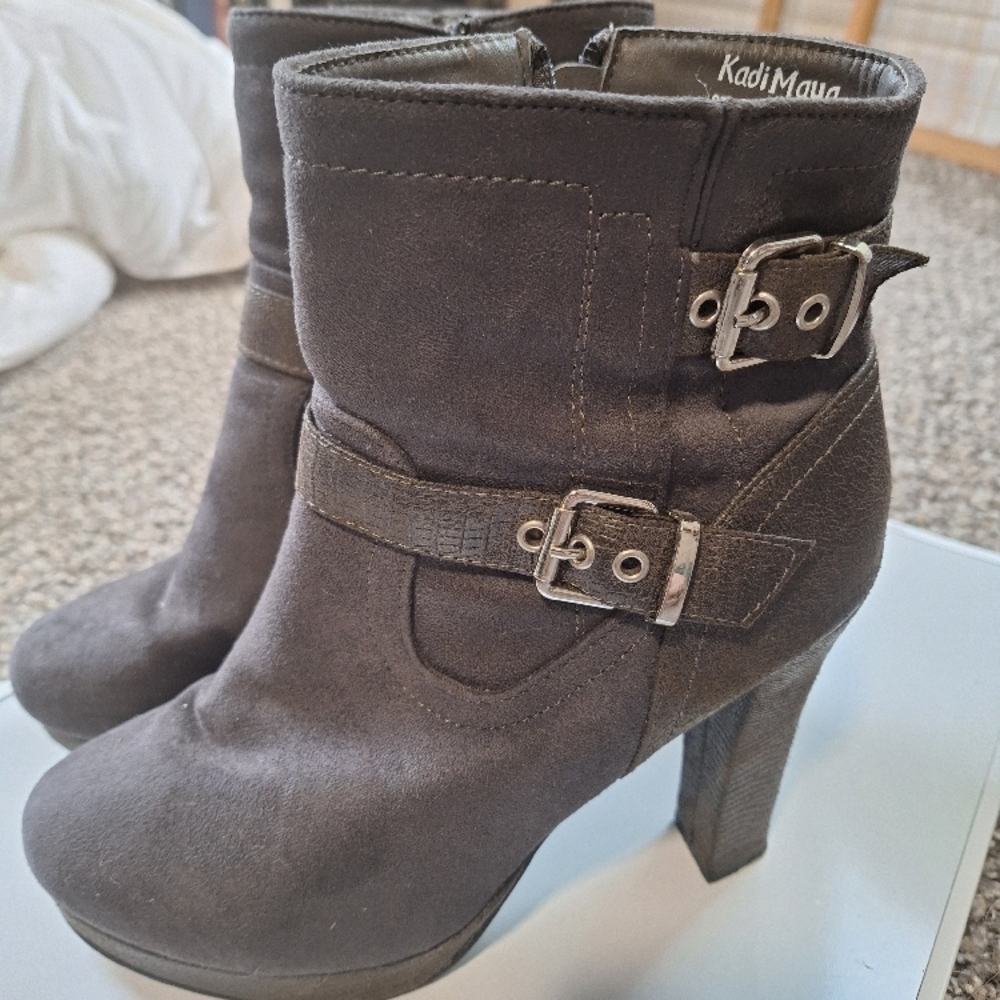 Women's Gray Ankle Boots